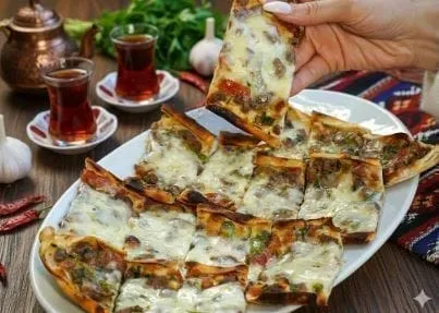 Kuşbaşılı Kaşarlı Pide - Geleneksel Pideler